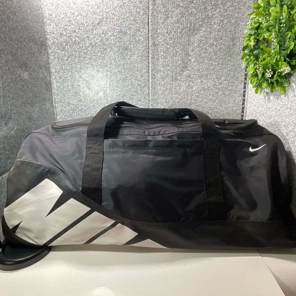 Nike Sport Black Gym Duffel Bag 60 Litre Size Medium/Large Baseball Softball Bag